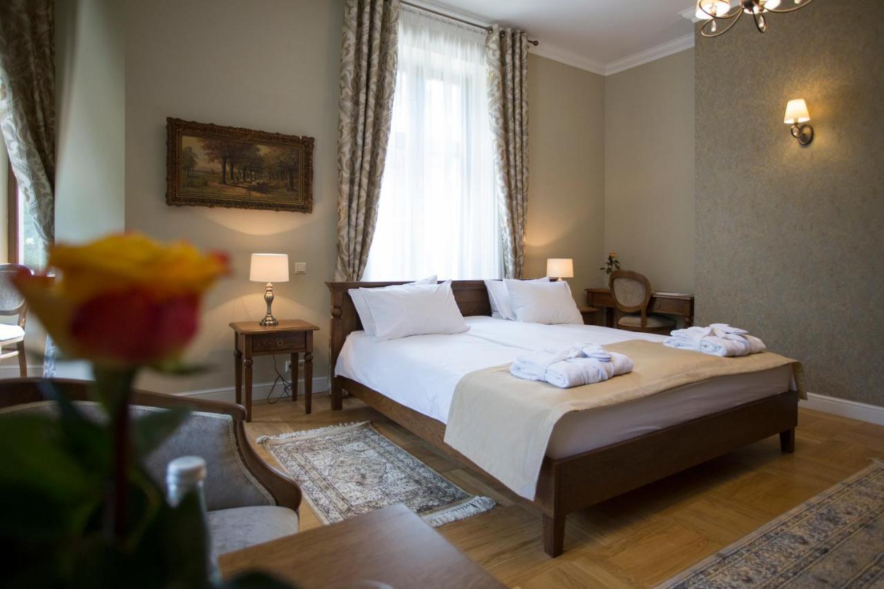 Palac Polanka Кросно Екстериор снимка